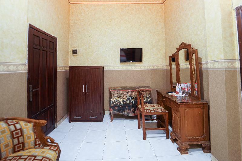 โอโย 231 โฮเต็ล อันดิตา ชาเรียะฮ์ Hotel สุราบายา ภายนอก รูปภาพ