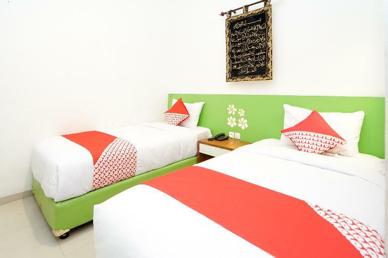 โอโย 231 โฮเต็ล อันดิตา ชาเรียะฮ์ Hotel สุราบายา ภายนอก รูปภาพ