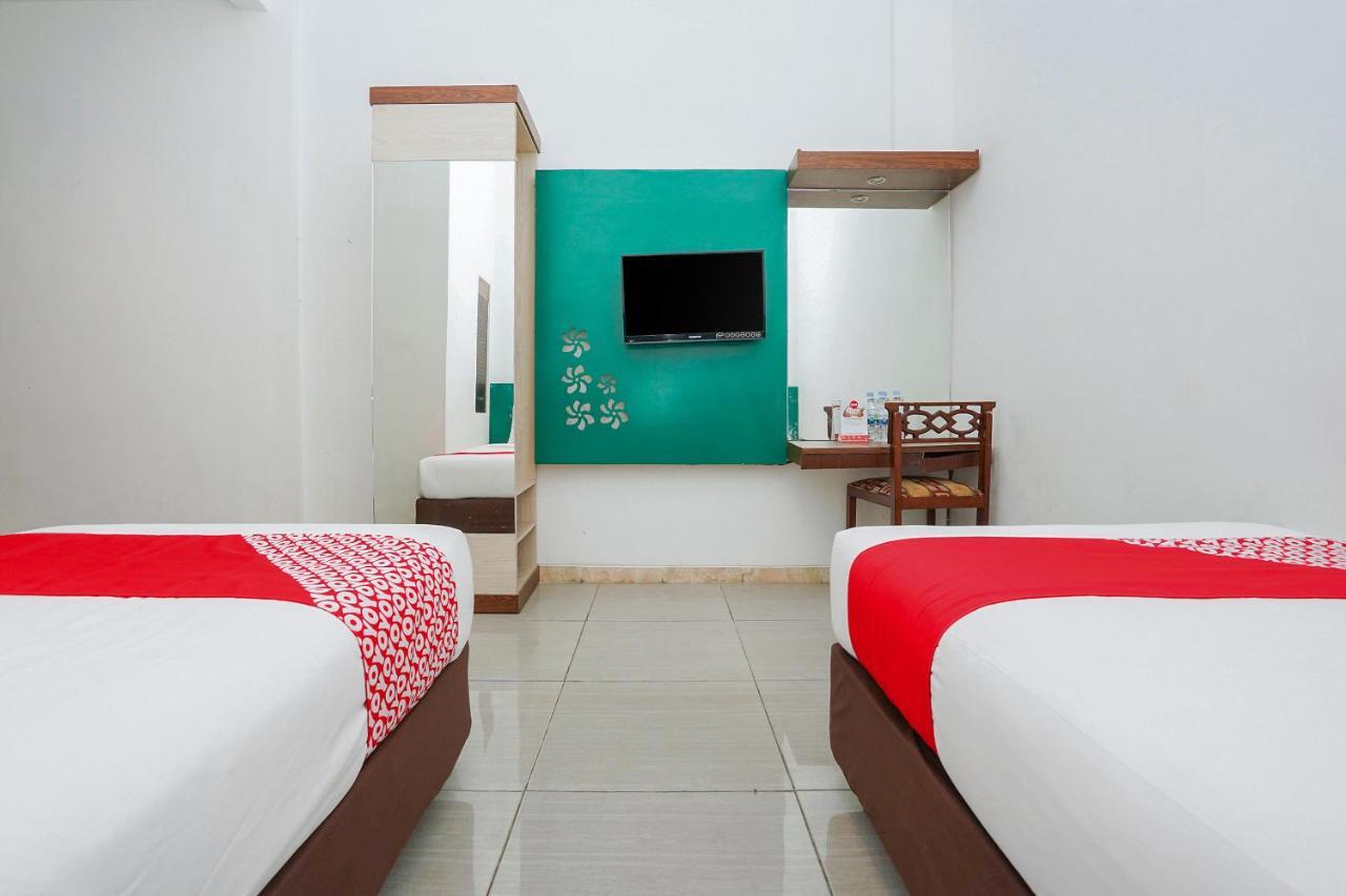โอโย 231 โฮเต็ล อันดิตา ชาเรียะฮ์ Hotel สุราบายา ภายนอก รูปภาพ