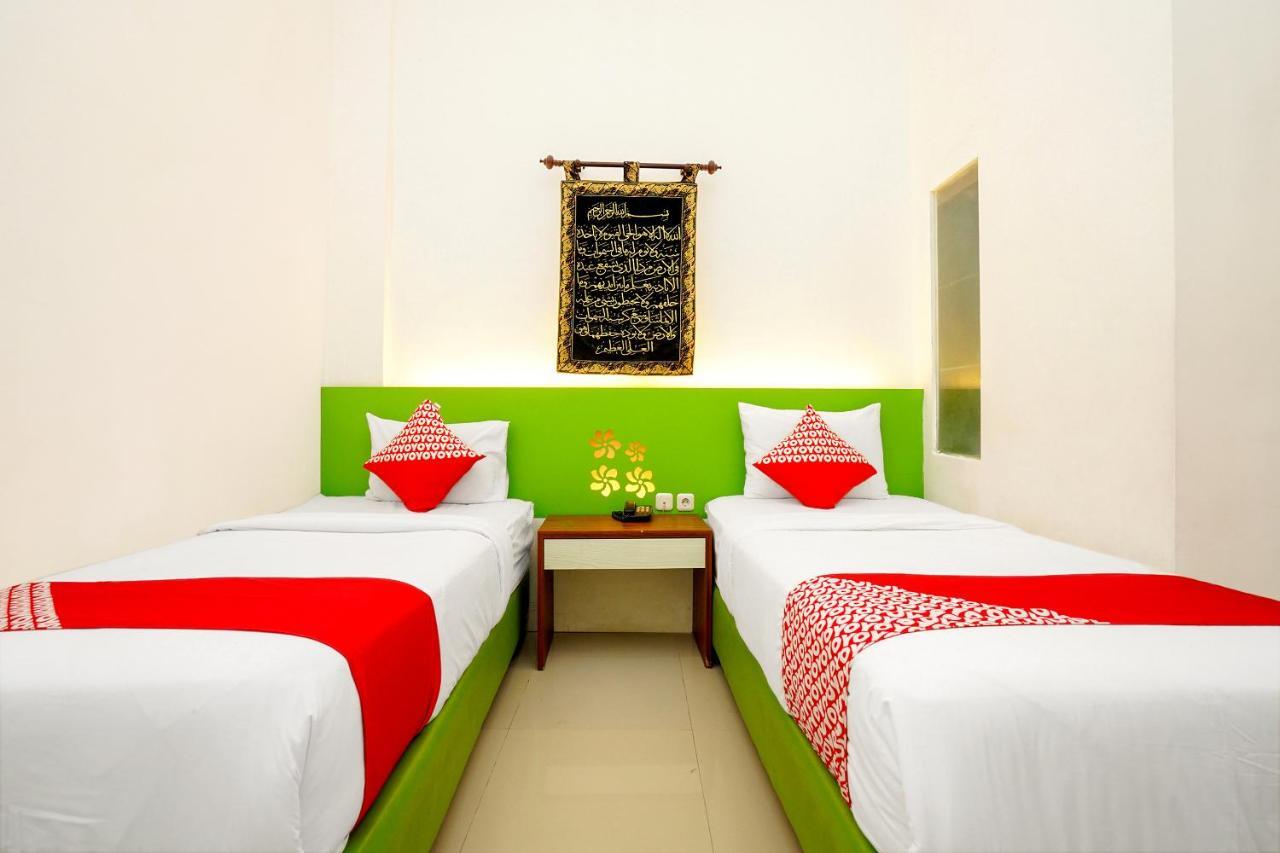 โอโย 231 โฮเต็ล อันดิตา ชาเรียะฮ์ Hotel สุราบายา ภายนอก รูปภาพ