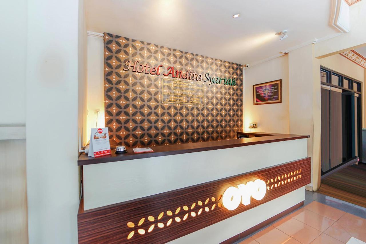 โอโย 231 โฮเต็ล อันดิตา ชาเรียะฮ์ Hotel สุราบายา ภายนอก รูปภาพ