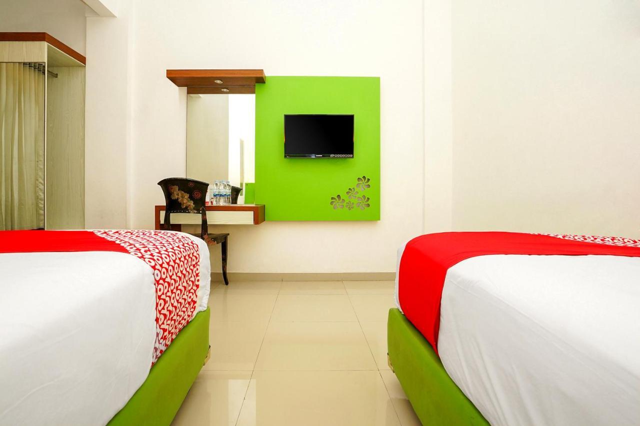โอโย 231 โฮเต็ล อันดิตา ชาเรียะฮ์ Hotel สุราบายา ภายนอก รูปภาพ