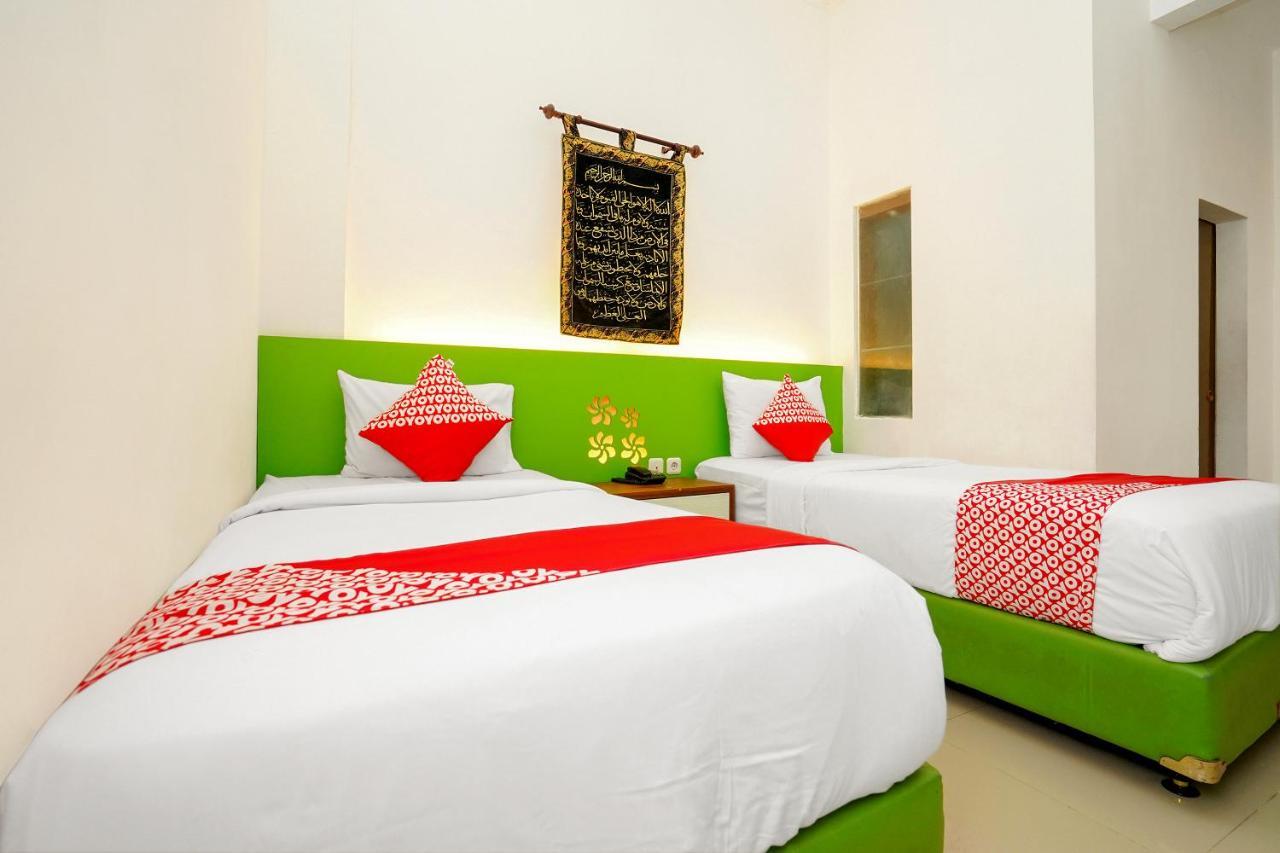 โอโย 231 โฮเต็ล อันดิตา ชาเรียะฮ์ Hotel สุราบายา ภายนอก รูปภาพ