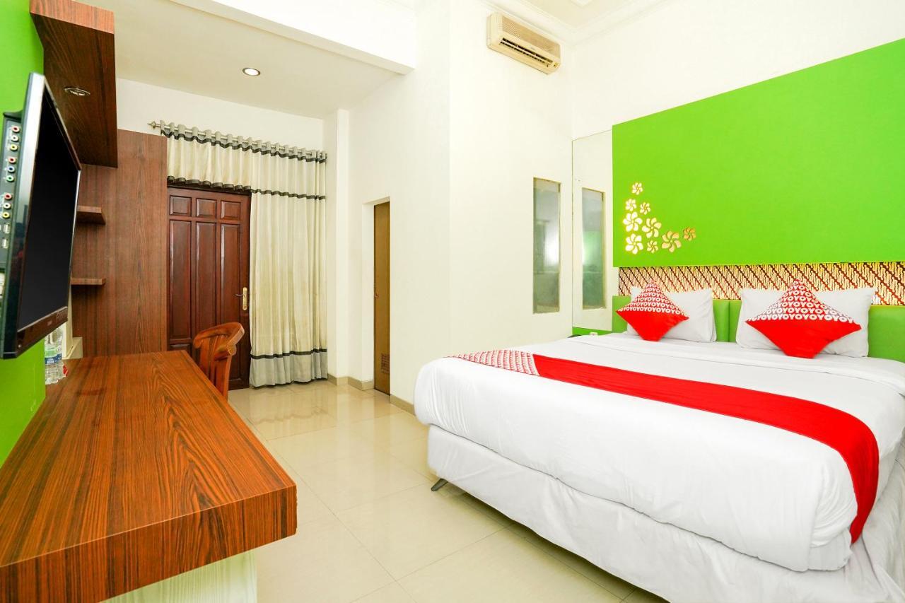 โอโย 231 โฮเต็ล อันดิตา ชาเรียะฮ์ Hotel สุราบายา ภายนอก รูปภาพ