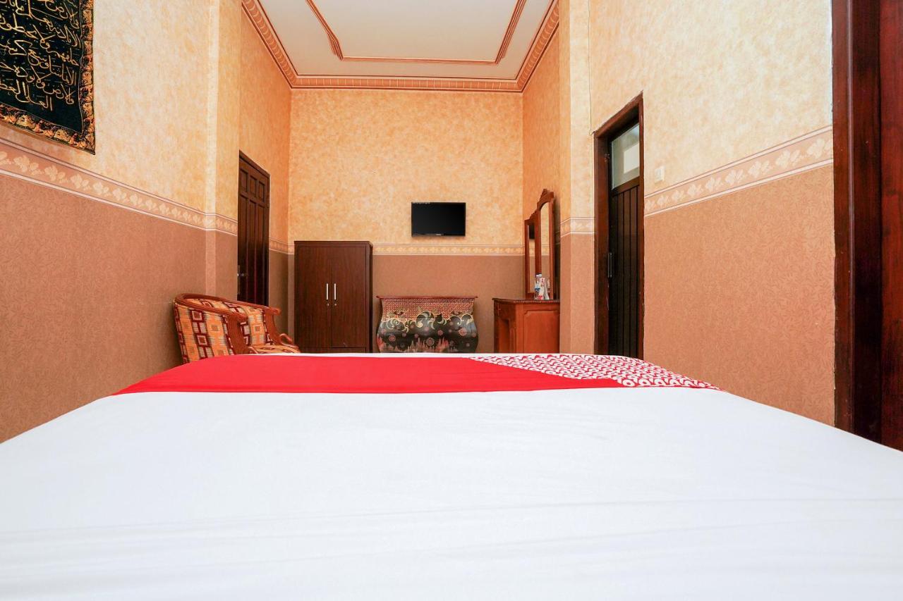 โอโย 231 โฮเต็ล อันดิตา ชาเรียะฮ์ Hotel สุราบายา ภายนอก รูปภาพ