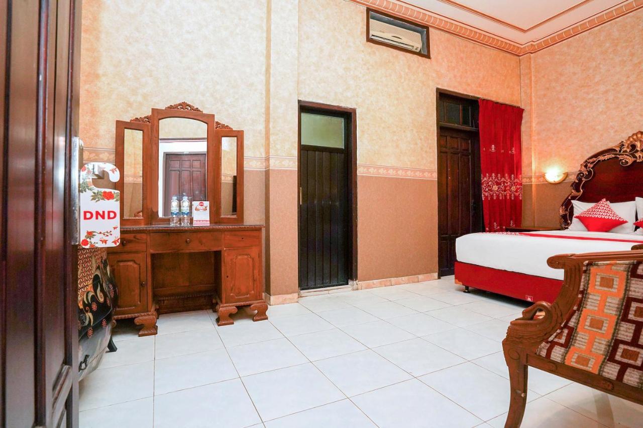 โอโย 231 โฮเต็ล อันดิตา ชาเรียะฮ์ Hotel สุราบายา ภายนอก รูปภาพ