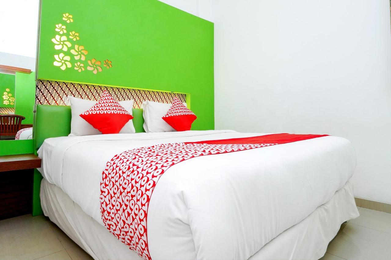 โอโย 231 โฮเต็ล อันดิตา ชาเรียะฮ์ Hotel สุราบายา ภายนอก รูปภาพ